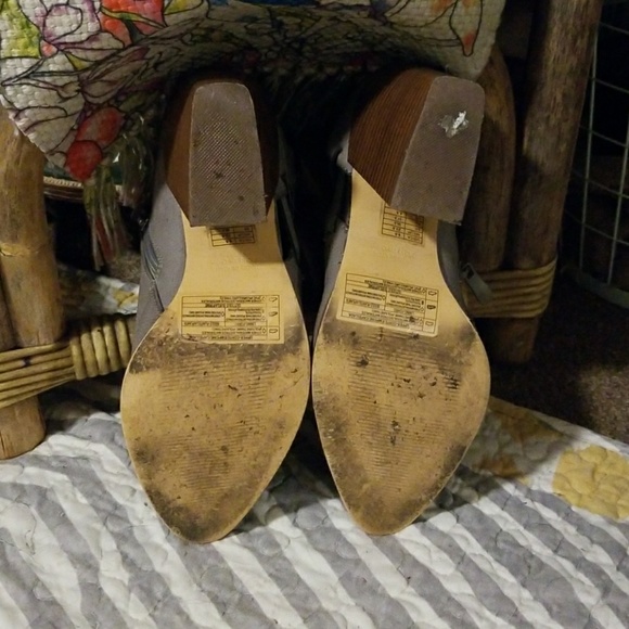 Cutout booties - Picture 3 of 3